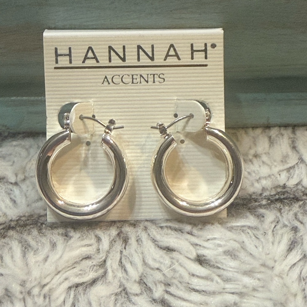 NWT Hannah Accents Silver Hoop Earrings